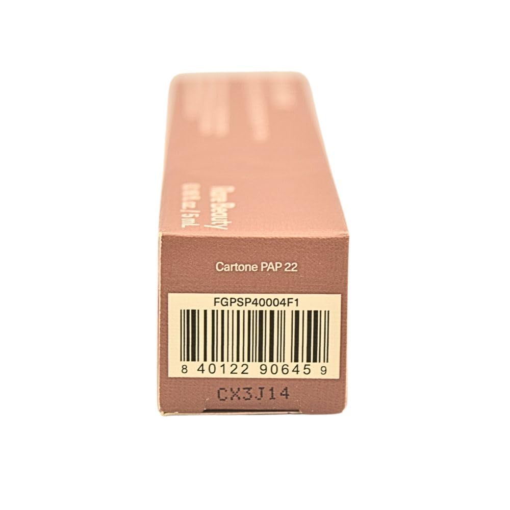 Démonstration d’application sur la peau du stylo aromathérapie Rare Beauty
