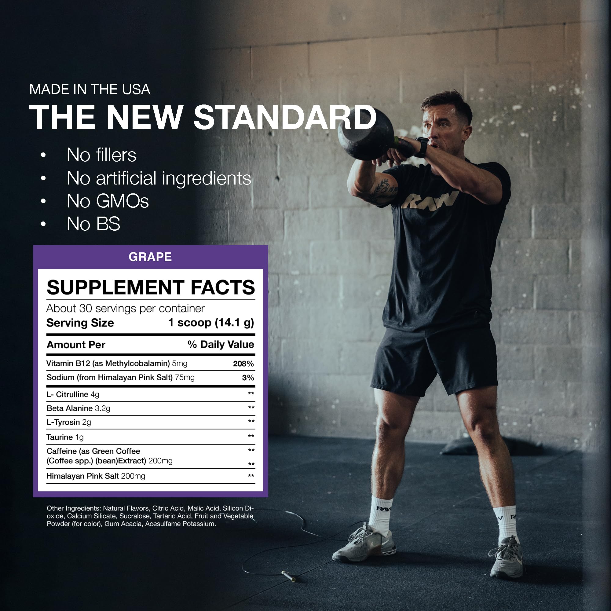 Texture fine de RAW Essential Pre-Workout poudre raisin prête à se diluer.