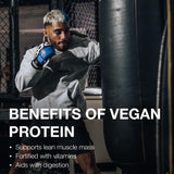 RAW Protéine vanille: mélange dans un verre d'eau pour booster l'hydratation