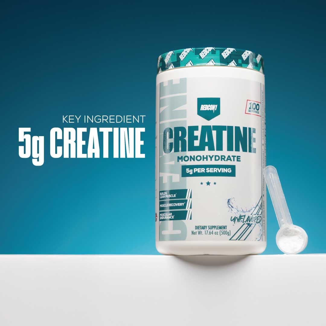 Athlète en salle de sport utilisant REDCON1 Créatine Monohydrate pour la performance.