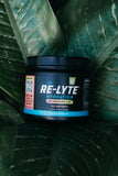 Bouteille de sport avec Re-Lyte prête à consommer pendant l’effort.