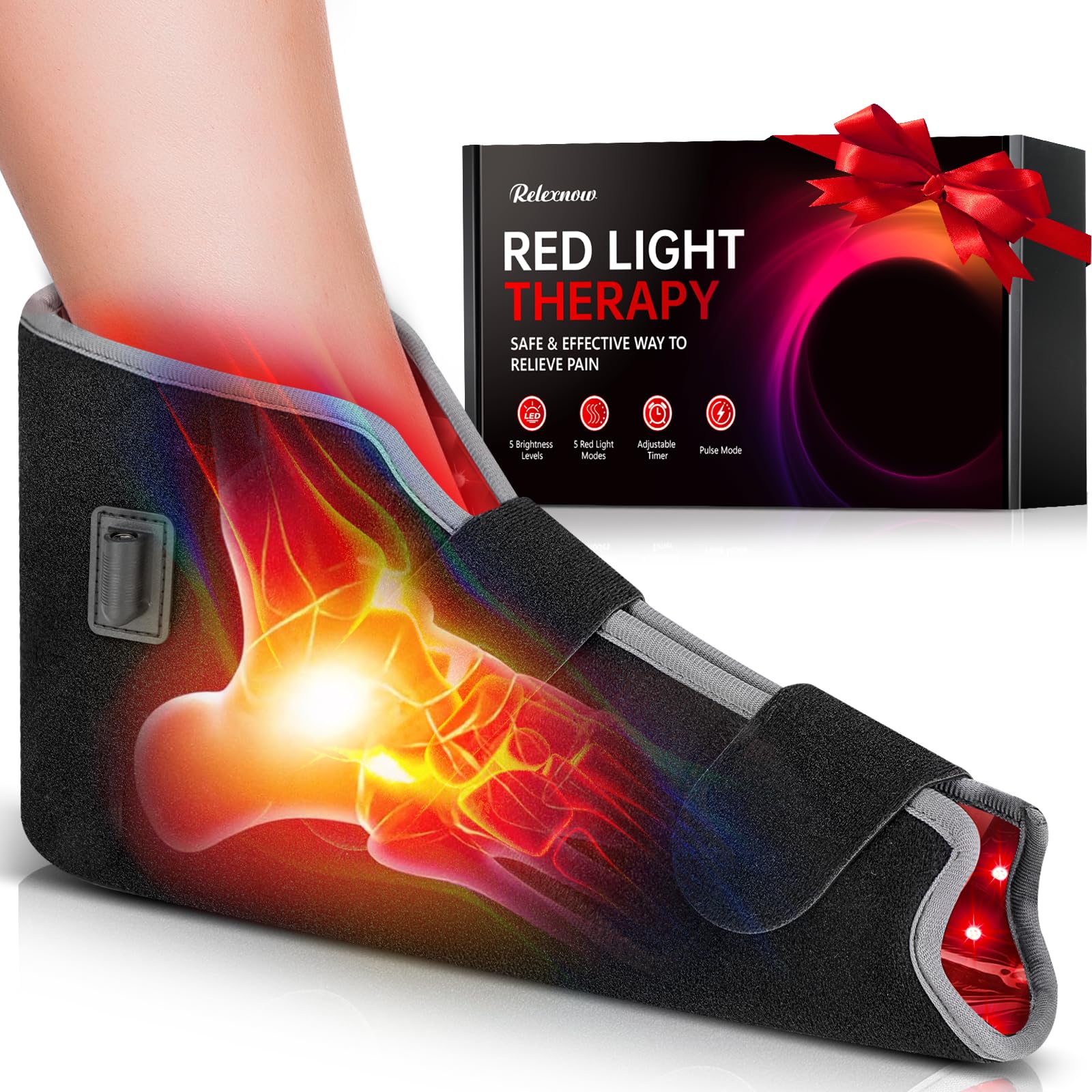 RELEXNOW chausson lumière rouge porté sur le pied pour relaxation ciblée et soulagement des tensions.