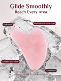 Outil Gua Sha Rena Chris quartz rose pour massage de la ligne de mâchoire et détente faciale.