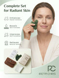 Rena Chris outil gua sha jade lisse pour massage facial doux et fluide.