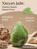 Rena Chris gua-sha en jade sculptant ligne-machoire et contours