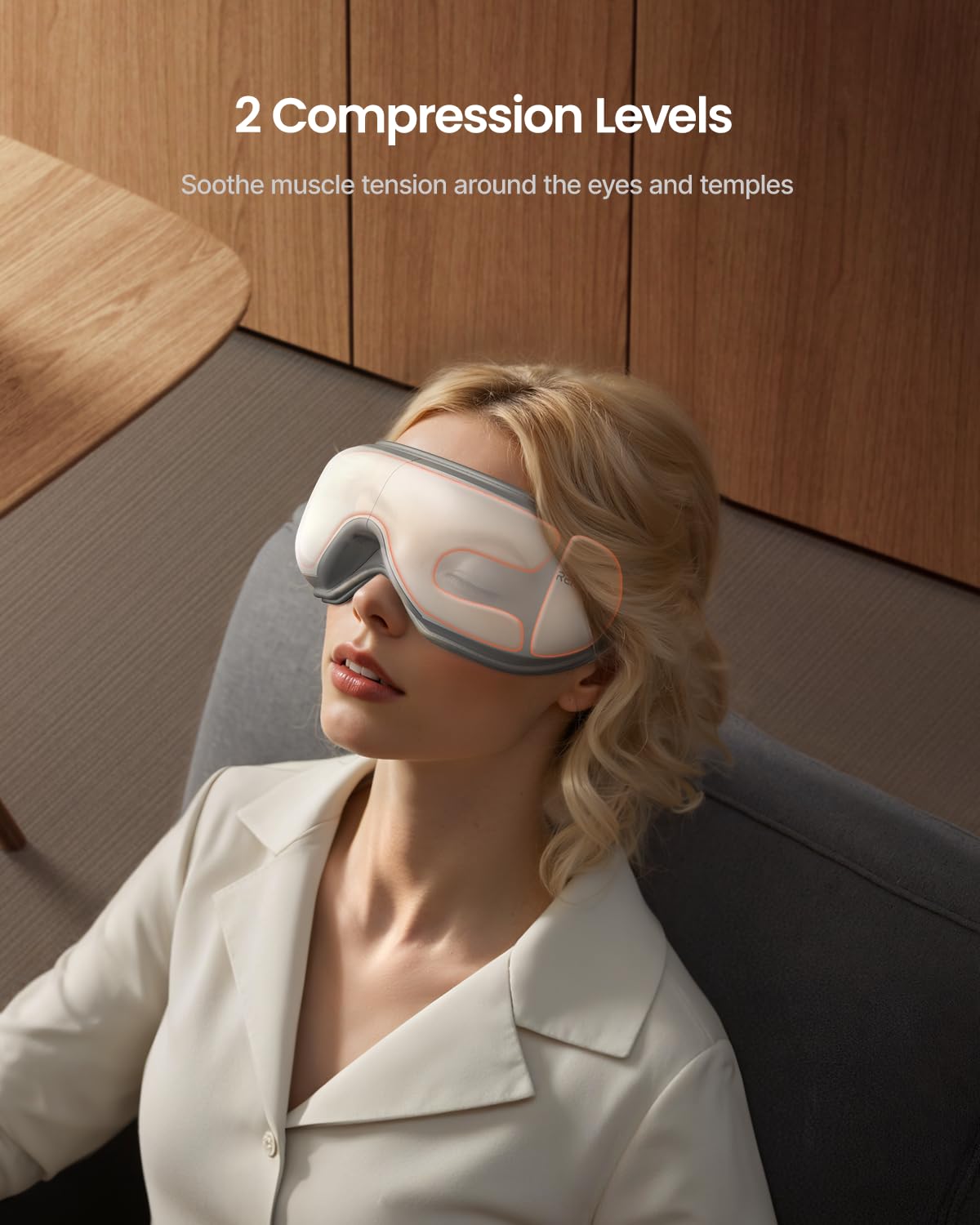 Masseur oculaire RENPHO portable utilisé en avion pour détente pendant le voyage.