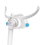 ResMed AirFit F40 cadre mince Petit Large pour un ajustement discret.