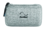 Etui de voyage rigide ResMed AirMini pour protéger votre CPAP pendant les déplacements.