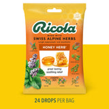 Gros plan sur les pastilles Ricola miel-herbes, texture naturelle et attrayante