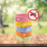 Bracelets moustiques RiptGear dans une tente – protection légère en camping.