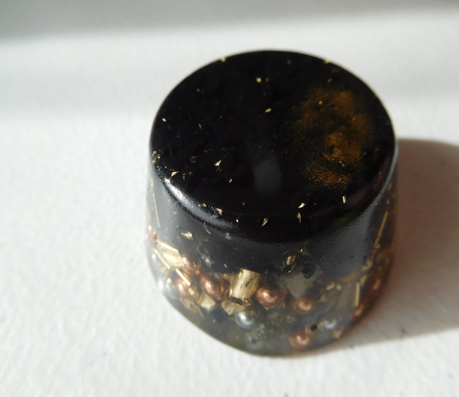 Rise Perspective Purificateur Orgone : améliore l’atmosphère et favorise un sommeil paisible.