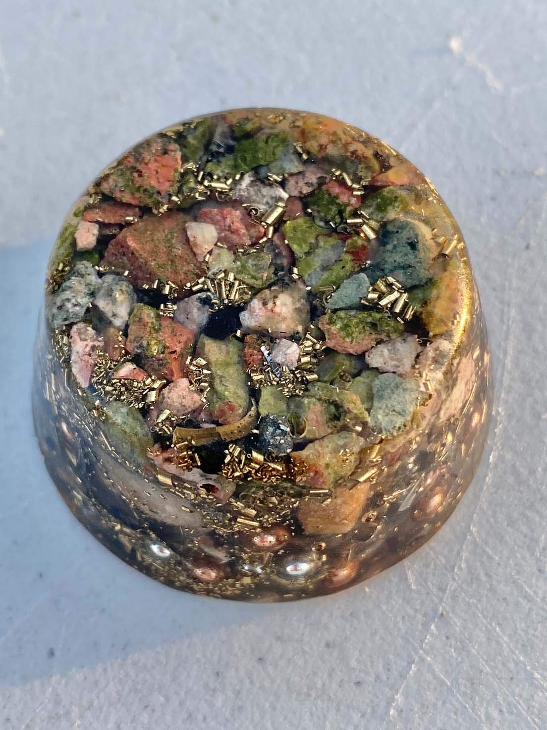 Rise Perspective Unakite Orgone: tour purifiante qui apaise l'atmosphère.
