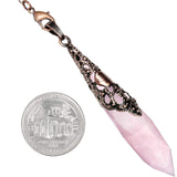 Rockcloud pendule quartz rose pour chakra, favorise l’alignement et la concentration.