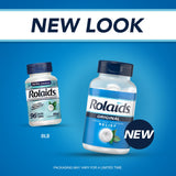 Tablettes menthe Rolaids dans la main, utilisation rapide et discrète.