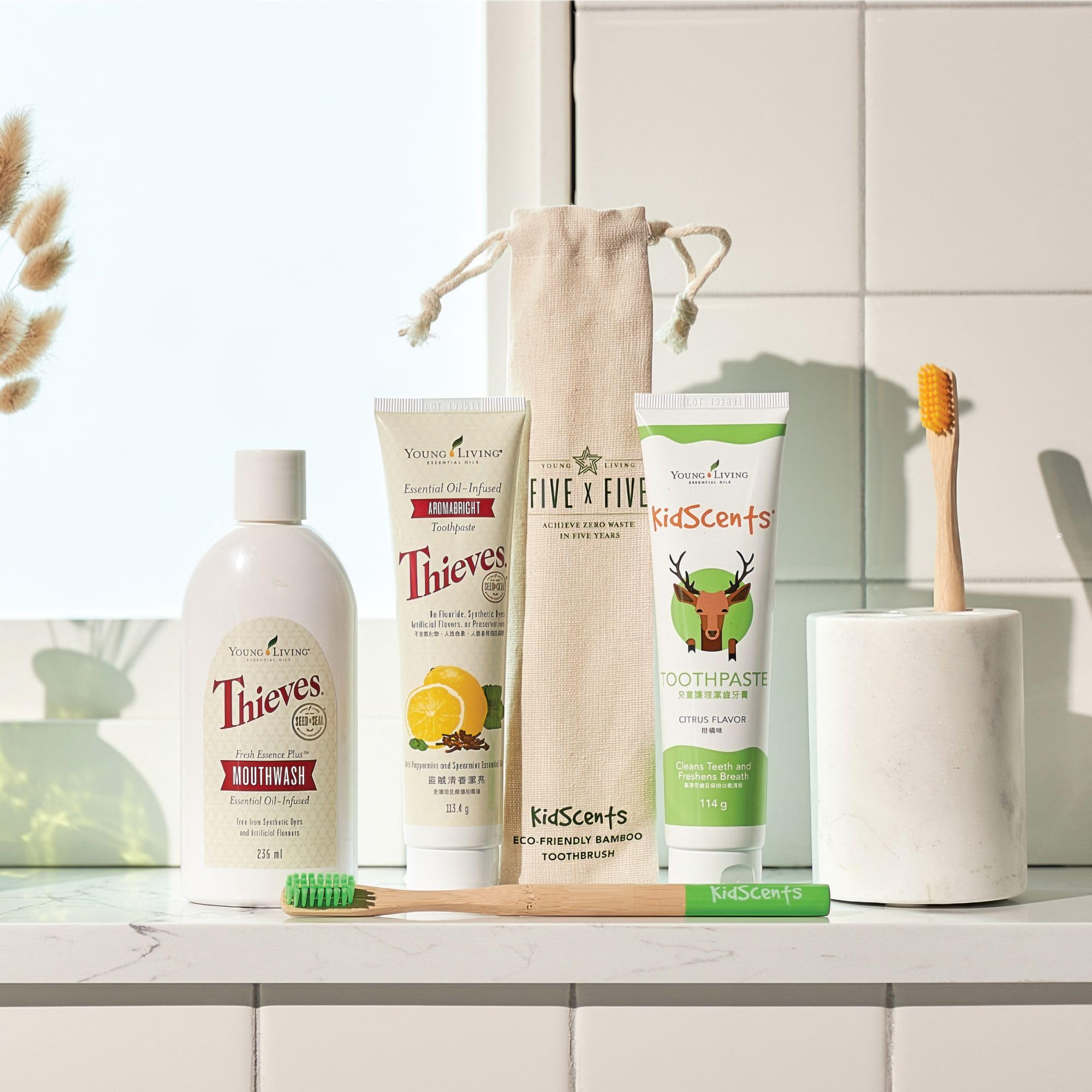 Brossage quotidien avec KidScents Slique, aide à maintenir dents et gencives saines.