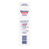 Personne utilisant Mucinex dans sa routine quotidienne.