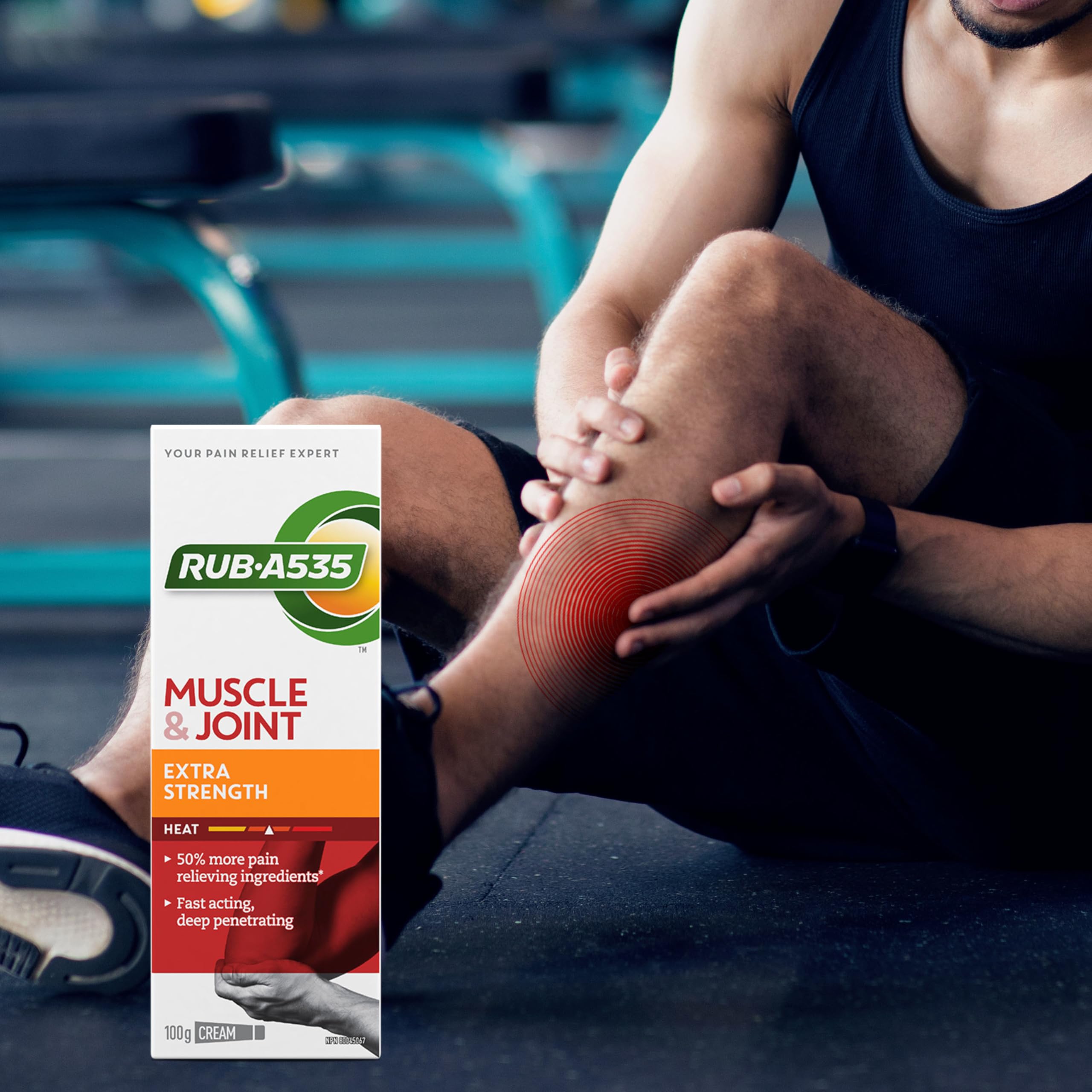 Massage des mains avec Rub A535 Crème Extra-Force.