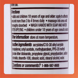 Crème capsaicine Rugby Laboratories appliquée sur le genou pour douleur ciblée.