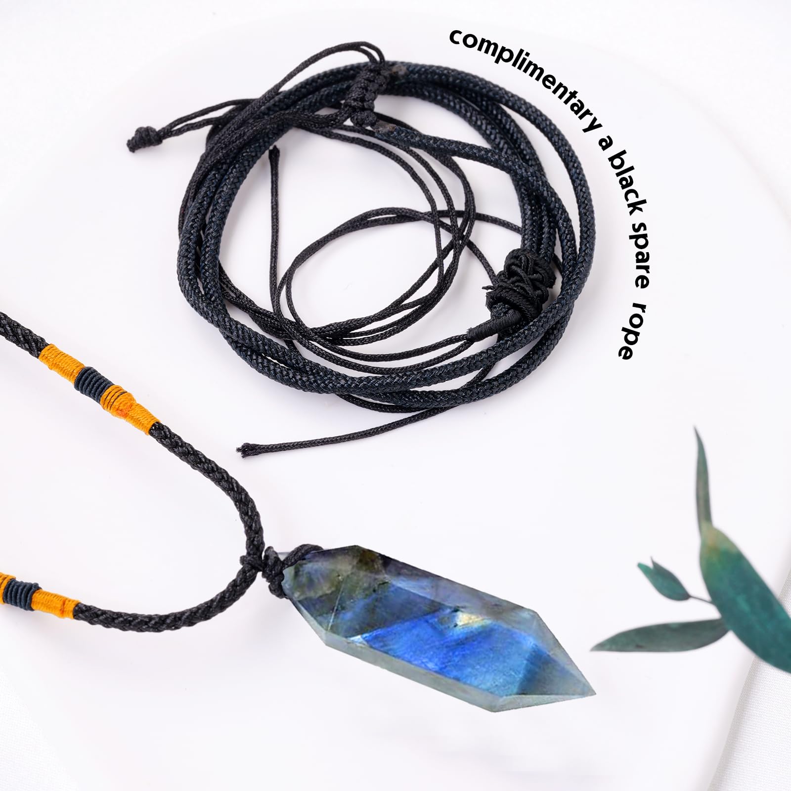 Quartz naturel clair Runyangshi, pendentif raffiné pour méditation et clarté.