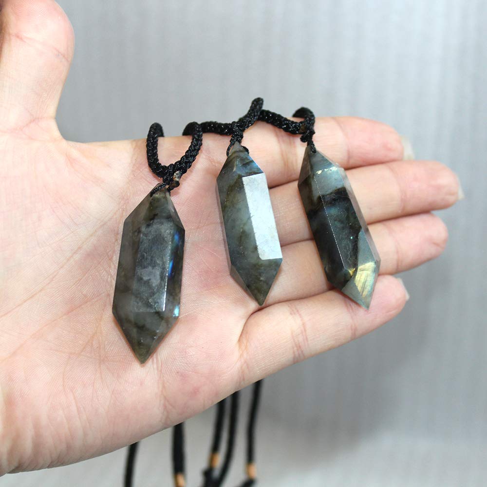 Pendentif Runyangshi en Labradorite, reflets irisés et allure polyvalente.