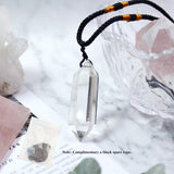 Pendentif Runyangshi quartz clair 6 facettes, pièce unique et sobre.