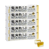 Gouttes Ryukakusan à base de plantes dans la bouteille, favorisant un rituel apaisant.
