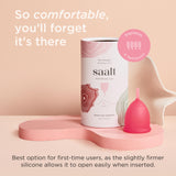 Saalt Coupe menstruelle en matériau doux et flexible pour une insertion facile.