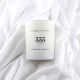 Cire de soja et coco utilisée par Sacred + Divine 555 Change pour une expérience pure.