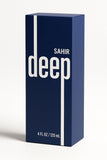 Texture non grasse et absorption rapide de SAHIR Deep Blue après application.