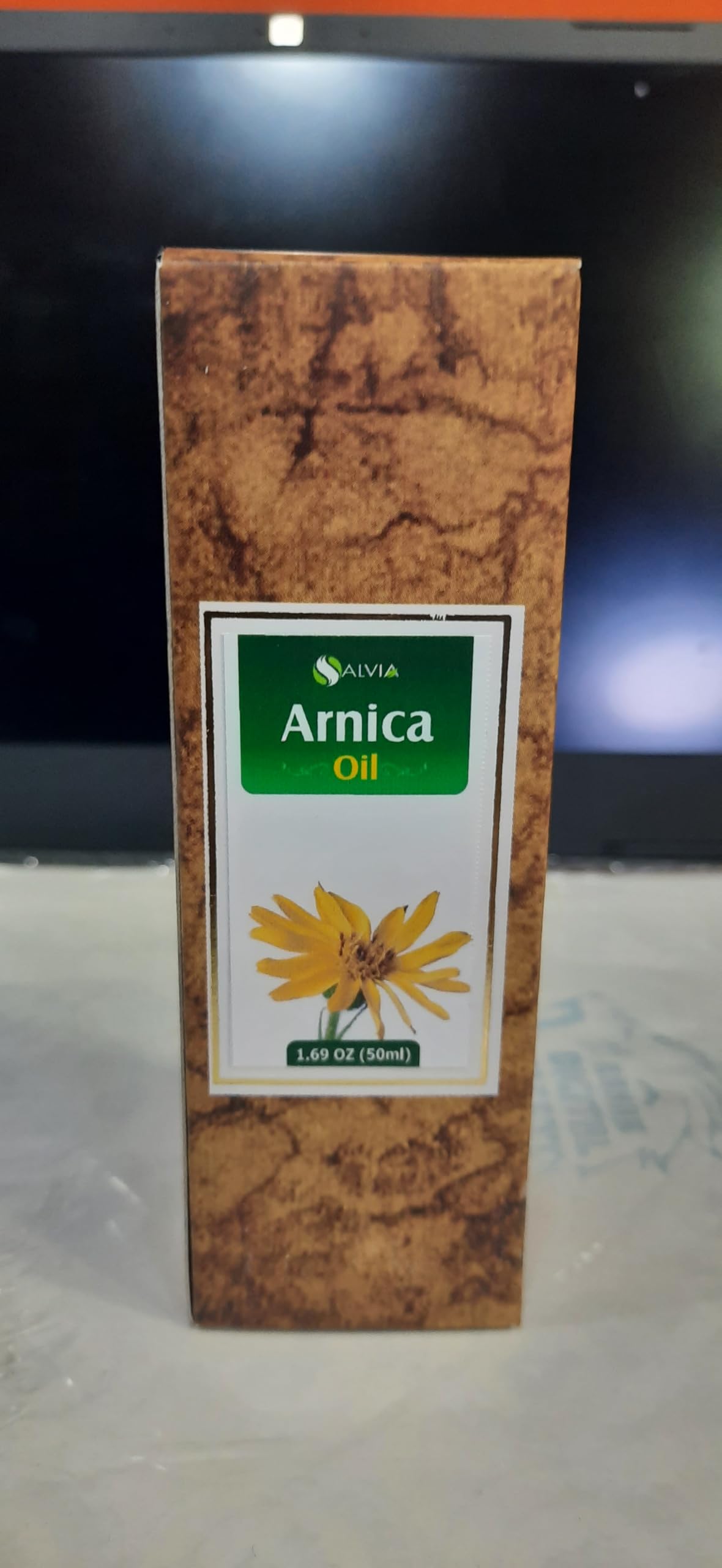 Salvia Arnica huile pour massage corporel avec texture légère et absorbante
