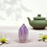 SAMSARI Améthyste, pointe purifiée, usage en méditation guidée et équilibrage des chakras.