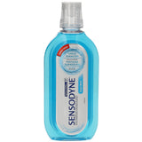 Sensodyne rince-bouche Cool Mint dans sa bouteille, apportant fraîcheur durable pour dents sensibles.
