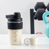 ShakeXpert bouchon anti-odeur du shaker, pratique en déplacement.
