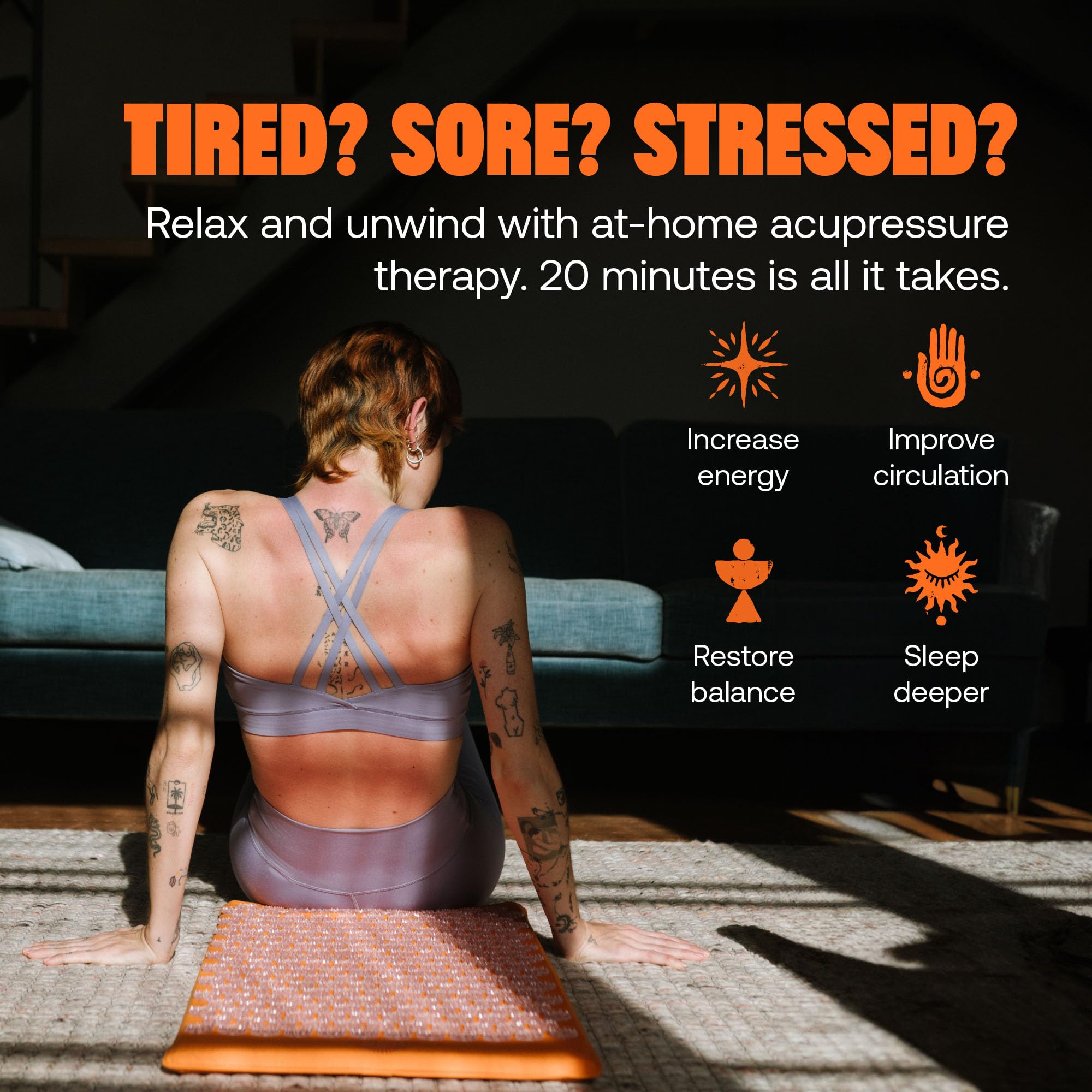 ShaktiMat Premium – dos en cours d’utilisation avec picots pour détendre les muscles.