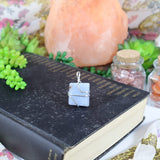 Pendentif Angelite bleu Shelf et Stone, fermeture pratique