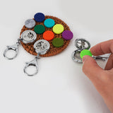 Diffuseur porte-clé SHIDOW argenté, utilisation pratique et légère en déplacement.