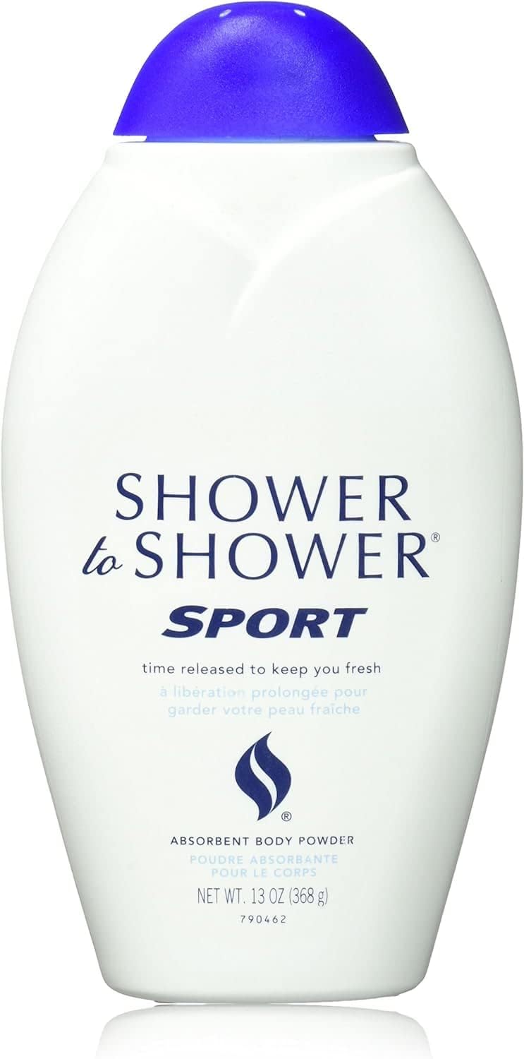 Poudre sport Shower To Shower: texture légère pour une application douce et efficace.