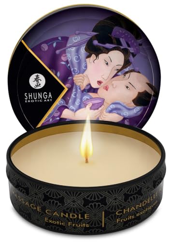 Bougie Shunga Massage Fruits Exotiques libérant une huile tiède pour un massage sensoriel.