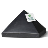 Pyramide Shungite World polie 30 mm prête pour un bureau et une purification légère.
