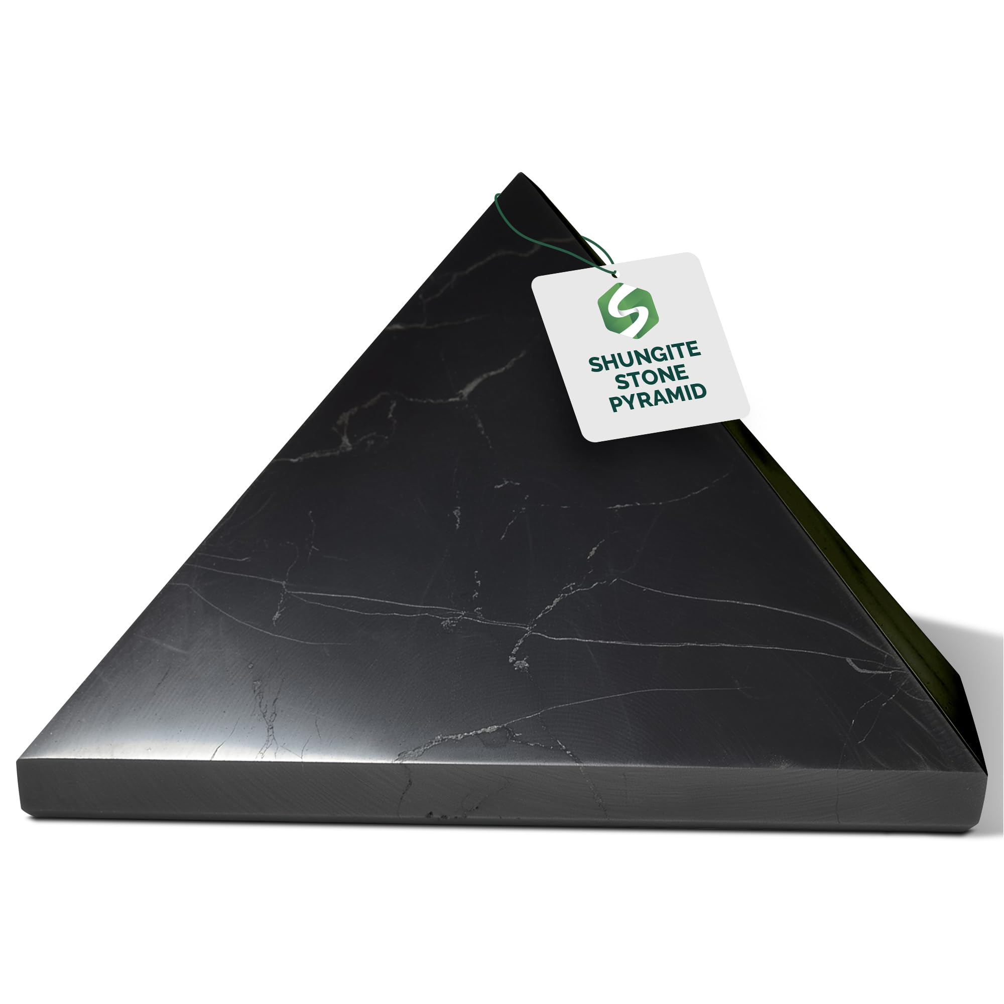 Pyramide Shungite World polie 110 mm, surface lisse pour protection énergétique à domicile.