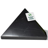 Pyramide Shungite World polie 110 mm, surface lisse pour protection énergétique à domicile.