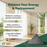 Shungite World pyramide utilisée en méditation pour l’ancrage racine.
