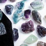 Simurg fluorite brute arc-en-ciel, pièces variées prêtes à être travaillées.
