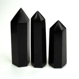 Sisamn tourmaline noire harmonise les chakras et Ancre l’énergie.