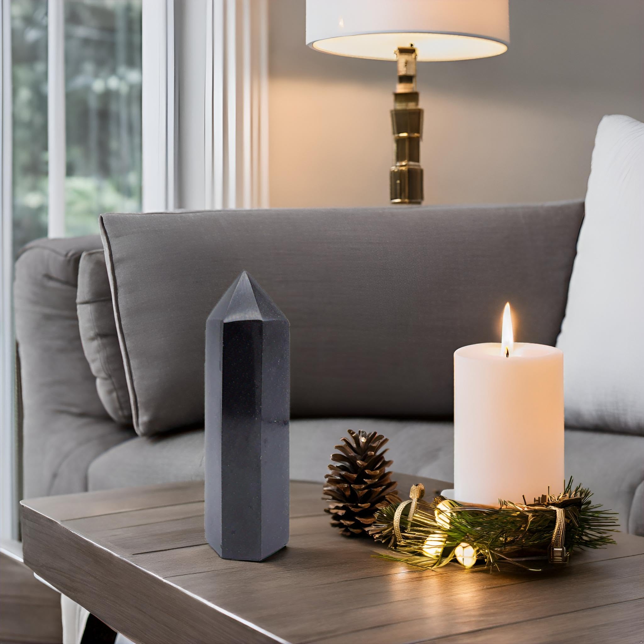 Pièce unique Sisamn en tourmaline noire, décor naturel et authentique.