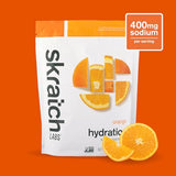 Poudre d'hydratation Skratch Labs : verre d'eau orange prêt à boire après l'effort