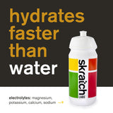 Skratch Labs Hydration Ananas verre-glace montrant une boisson prête
