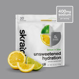 Verre d'eau au citron et citron vert Skratch Labs, hydratation rafraîchissante sans sucre.