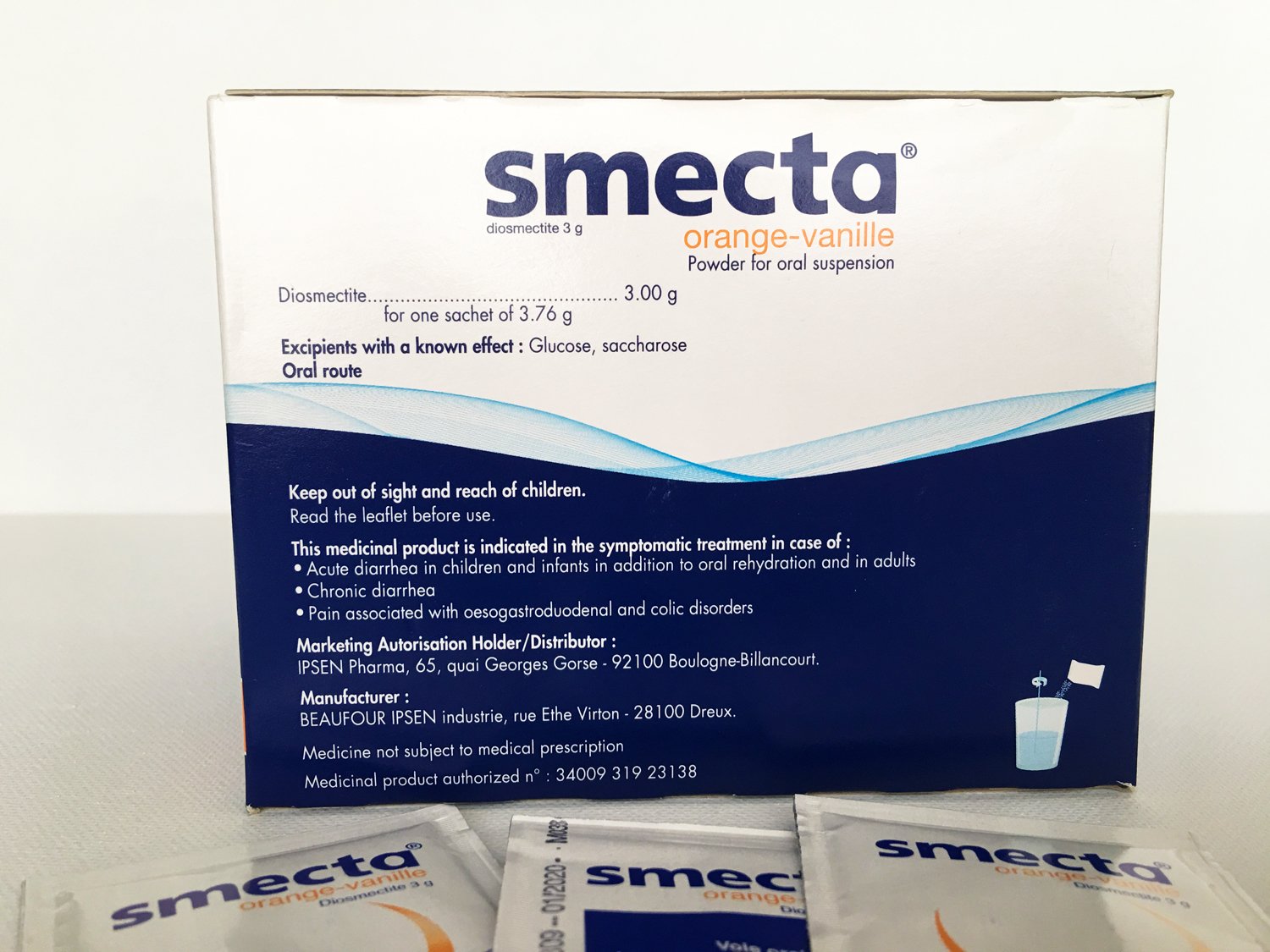 Smecta IPSEN Original, préparation de suspension rapide avec de l'eau.
