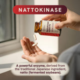 Bouteille SMNutrition nattokinase sur table de cuisine, utilisation simple.